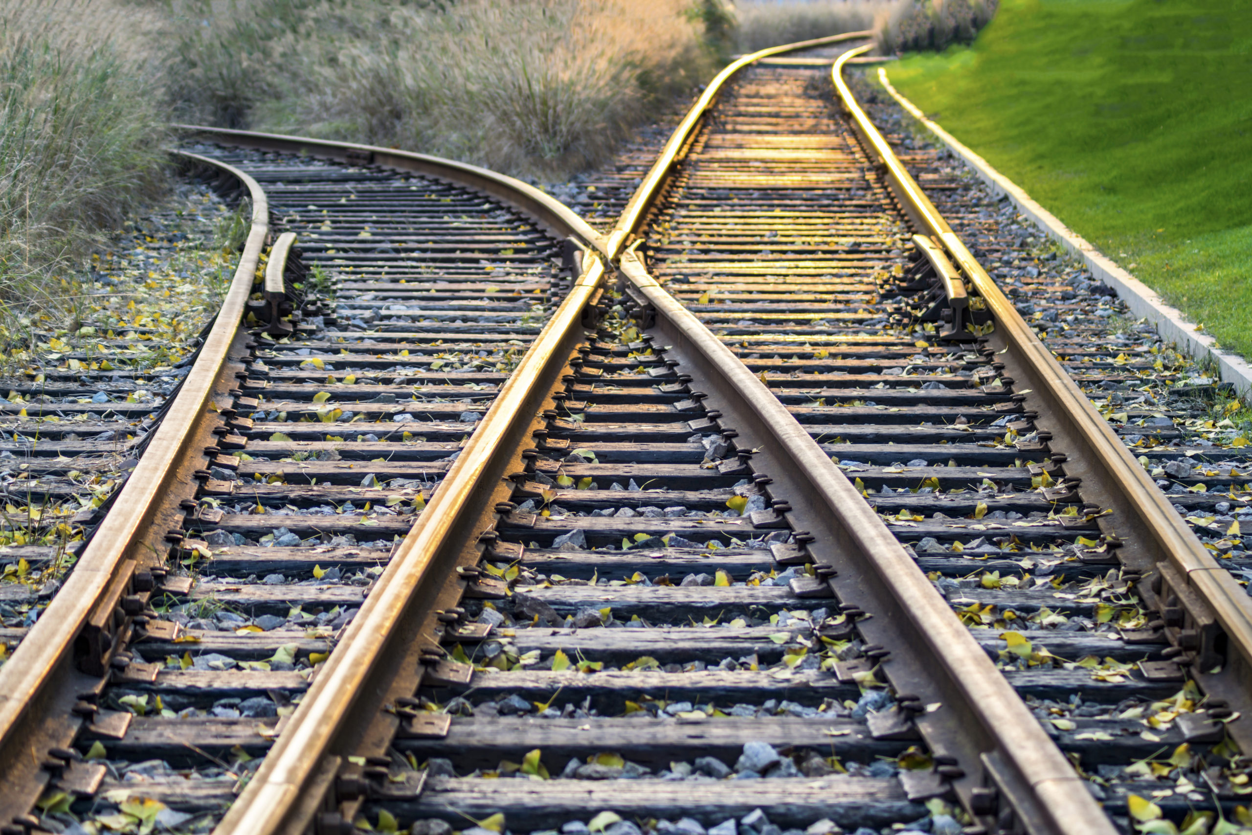 vías del tren que se cruzan